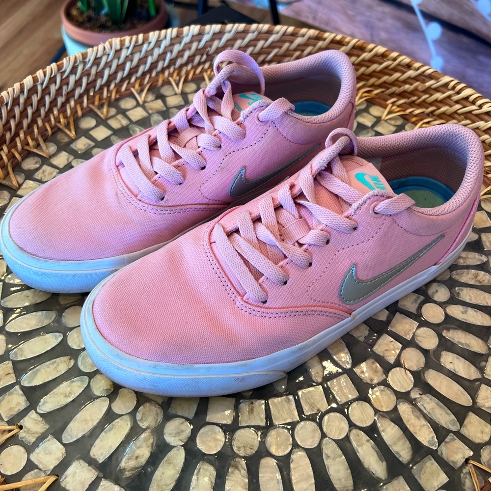 WOMENS PINK NIKE CANVAS SHOES